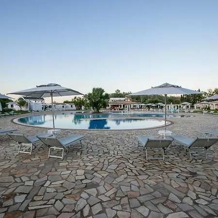 Limone Hotel