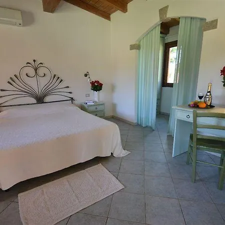 Limone Hotel Castiadas